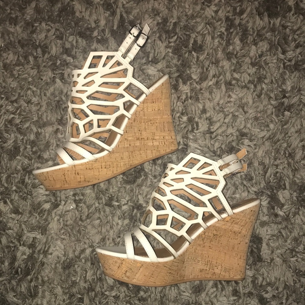 White mosaic wedges